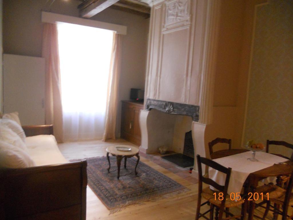 Les Drapiers De Villenouvelle Μοντωμπάν Δωμάτιο φωτογραφία